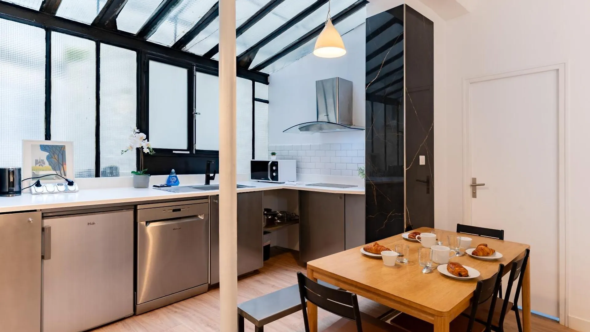 St Germain Sartre Chicsuites Apartment